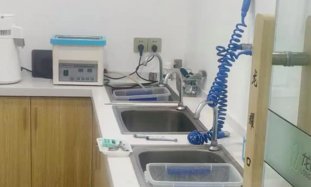 南京六合区牙齿矫正适合男性的口腔医院有哪些，分析龙耀口腔正畸