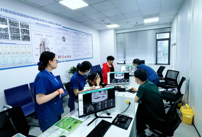 从预约到随访,把看牙做成“省心事”:杭州人民口腔医院重塑口腔就诊服务全流程(图2) 从预约到随访,把看牙做成“省心事”:杭州人民口腔医院重塑口腔就诊服务全流程(图2)